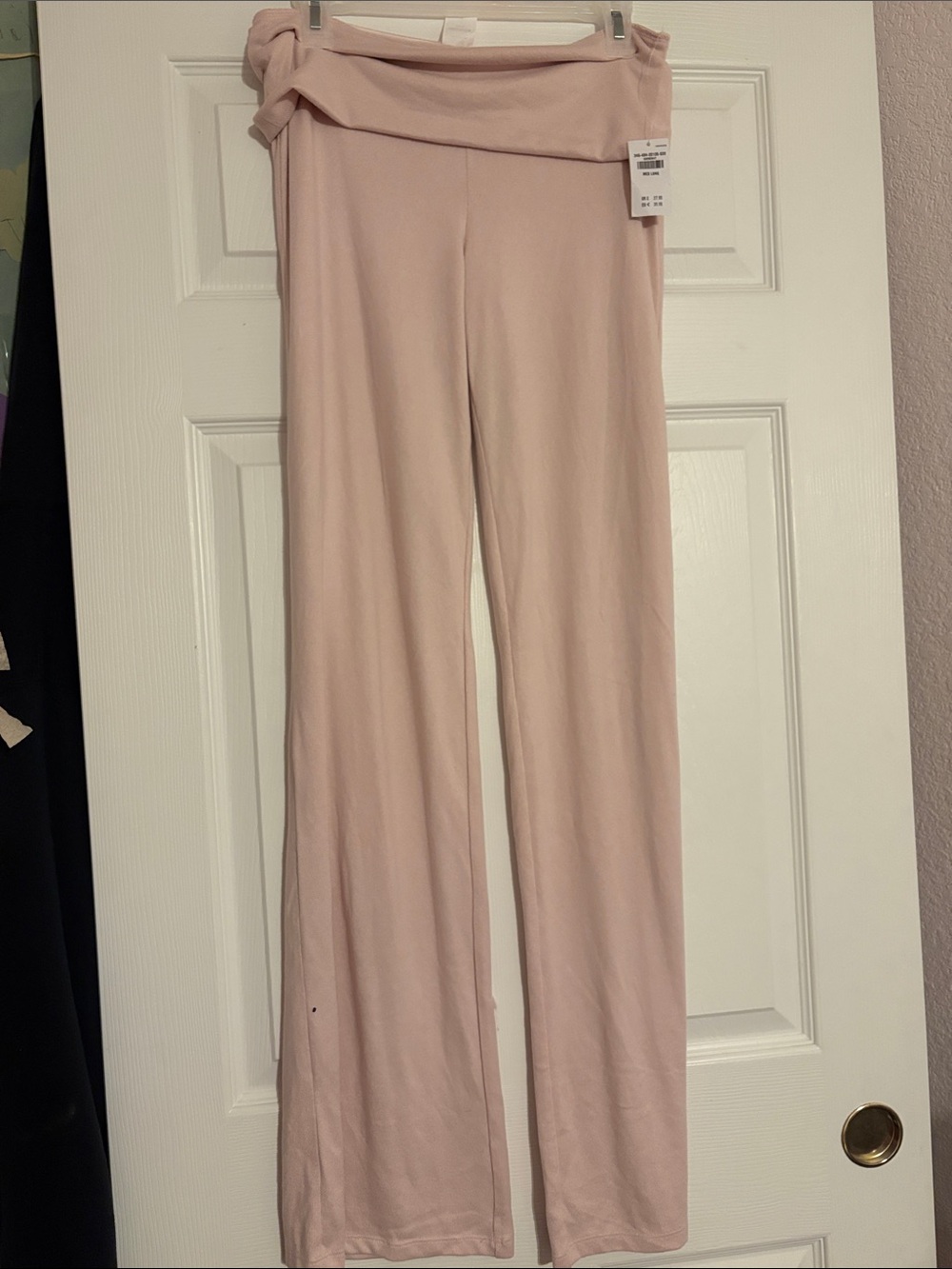 Women’s pink yoga pants